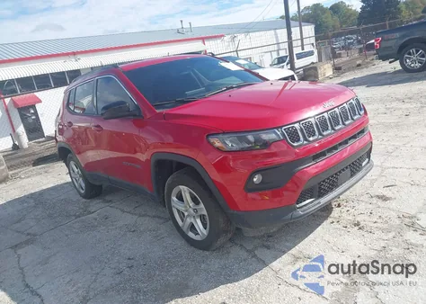 2023 Jeep Compass Latitude 4X4 z USA, uszkodzony, nr VIN 3C4NJDBN9PT540656
